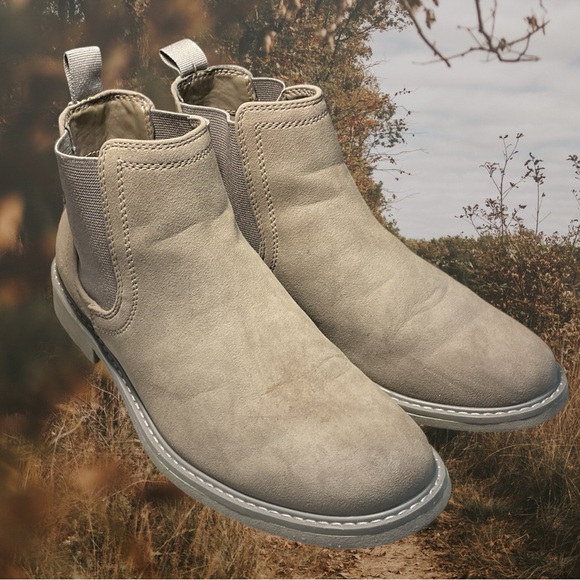 Payless ShoeSource Women's Size 7 Tannish Gray Chelsea Boots - Picture 1 of 9